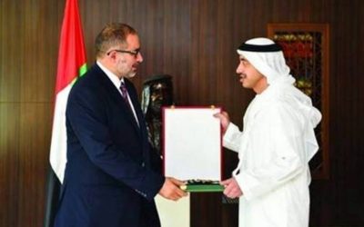 دولة الإمارات العربية تقلد الدكتور عارف النايض وسام الاستقلال من الطبقة الأولى